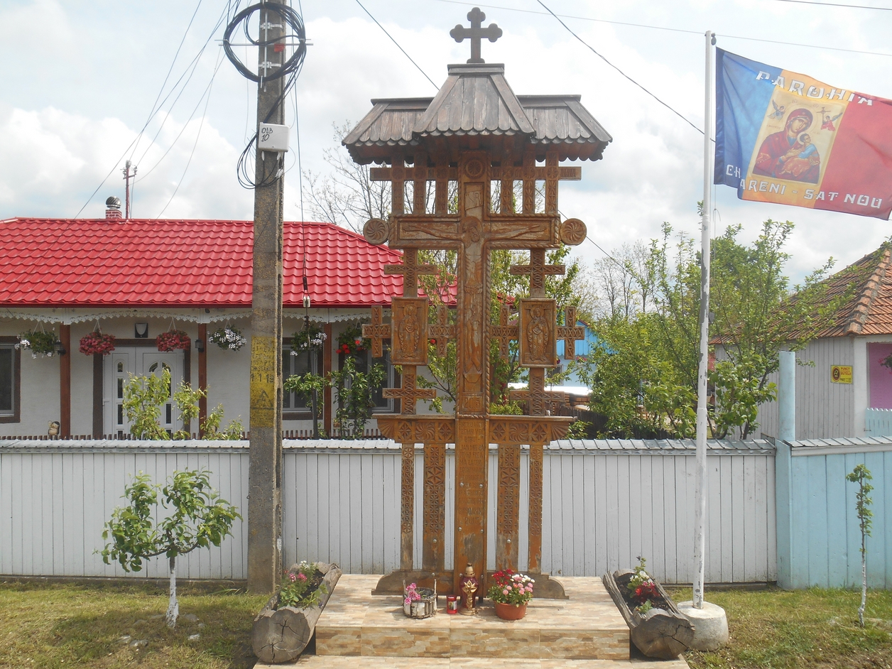 „Drumul Crucii”, format din 14 troițe sculptate din stejar, în parohiile Chișcăreni și Sat Nou