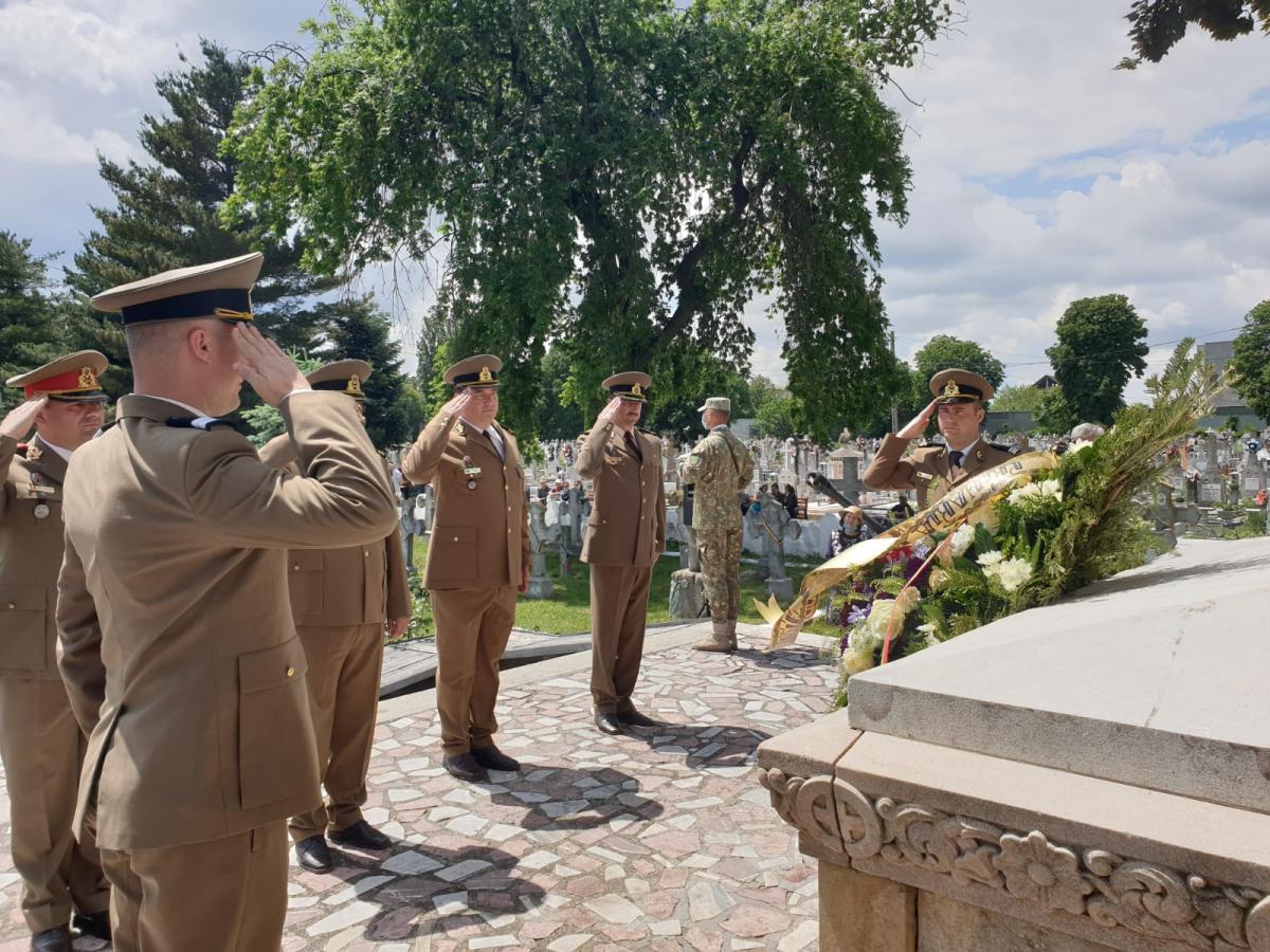 Pomenirea eroilor neamului la Roman