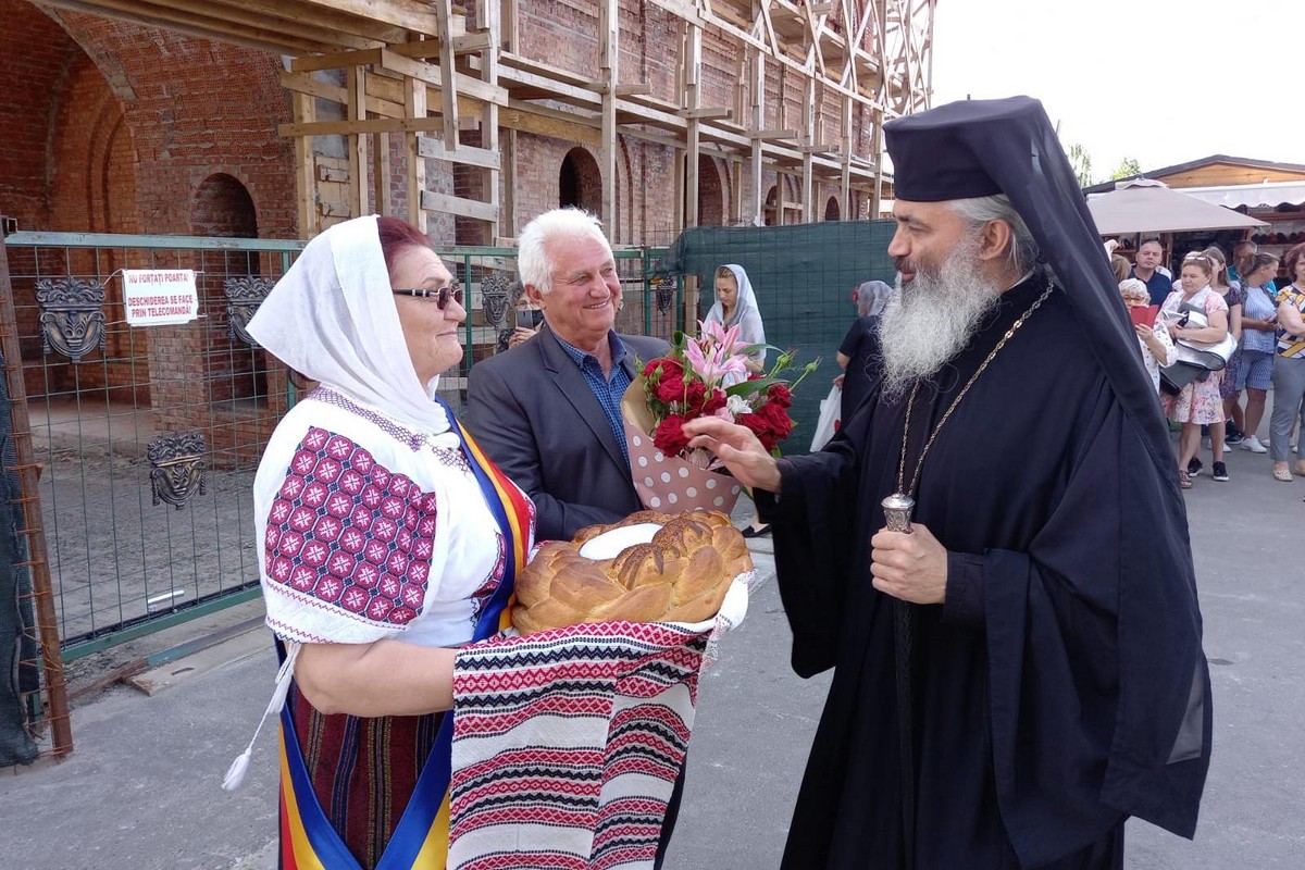 PS Antonie a slujit Taina Sfântului Maslu la Mănăstirea Hadâmbu