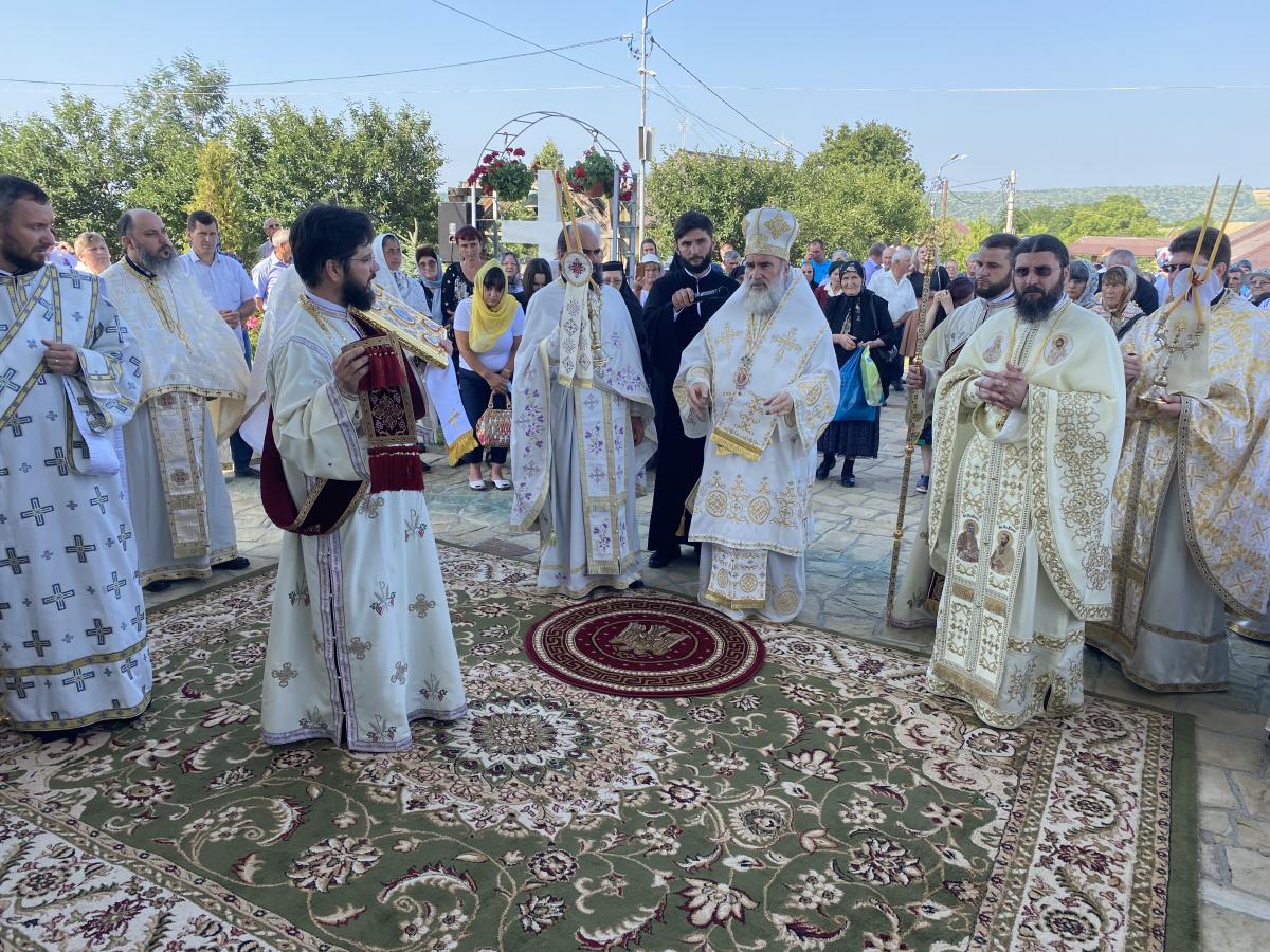 Biserica „Sfinții Arhangheli Mihail și Gavriil” din Calapodești, resfinţită de IPS Ioachim