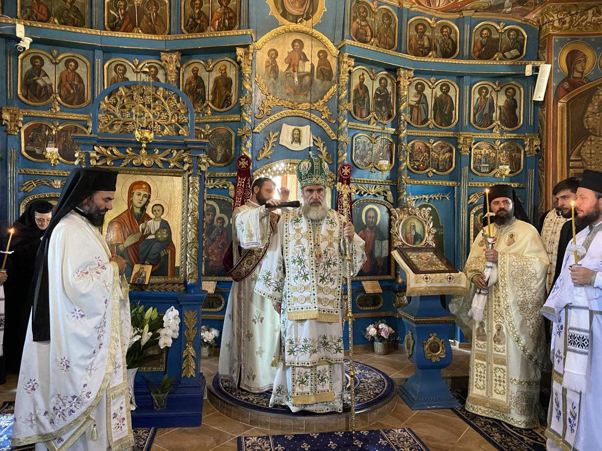 Biserica „Sfinții Arhangheli Mihail și Gavriil” din Calapodești, resfinţită de IPS Ioachim