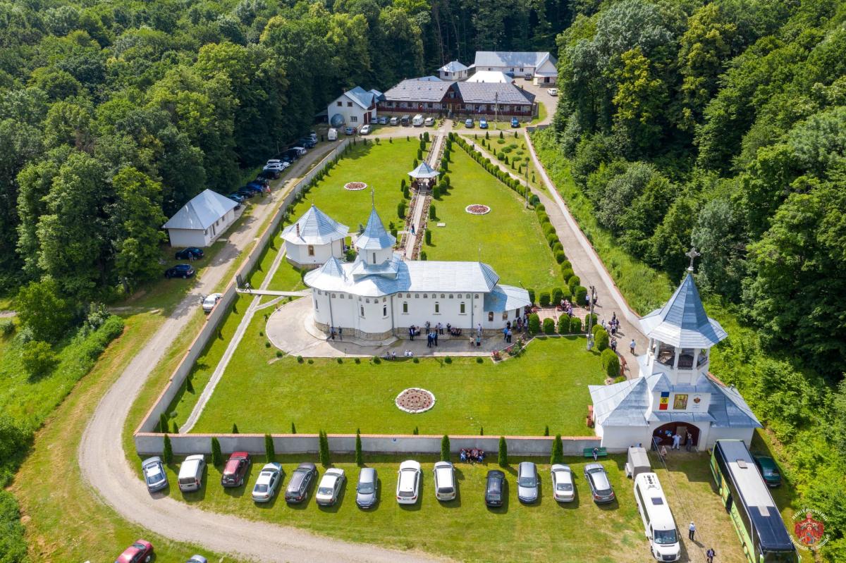 Mănăstirea Lipova și-a cinstit ocrotitorii