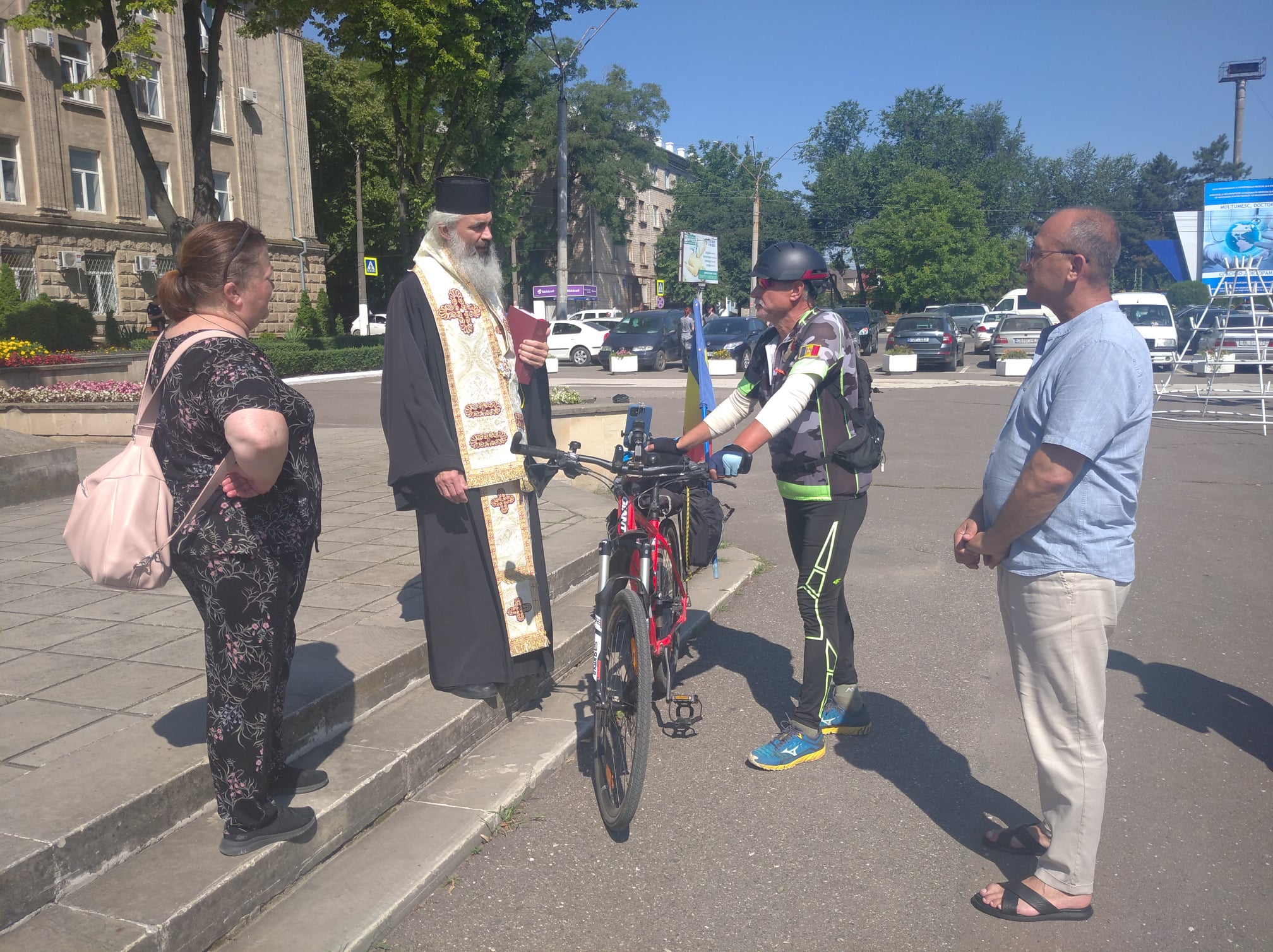 PS Antonie a sfințit tricolorul purtat în Turul Unirii PS Antonie a sfințit tricolorul purtat în Turul Unirii