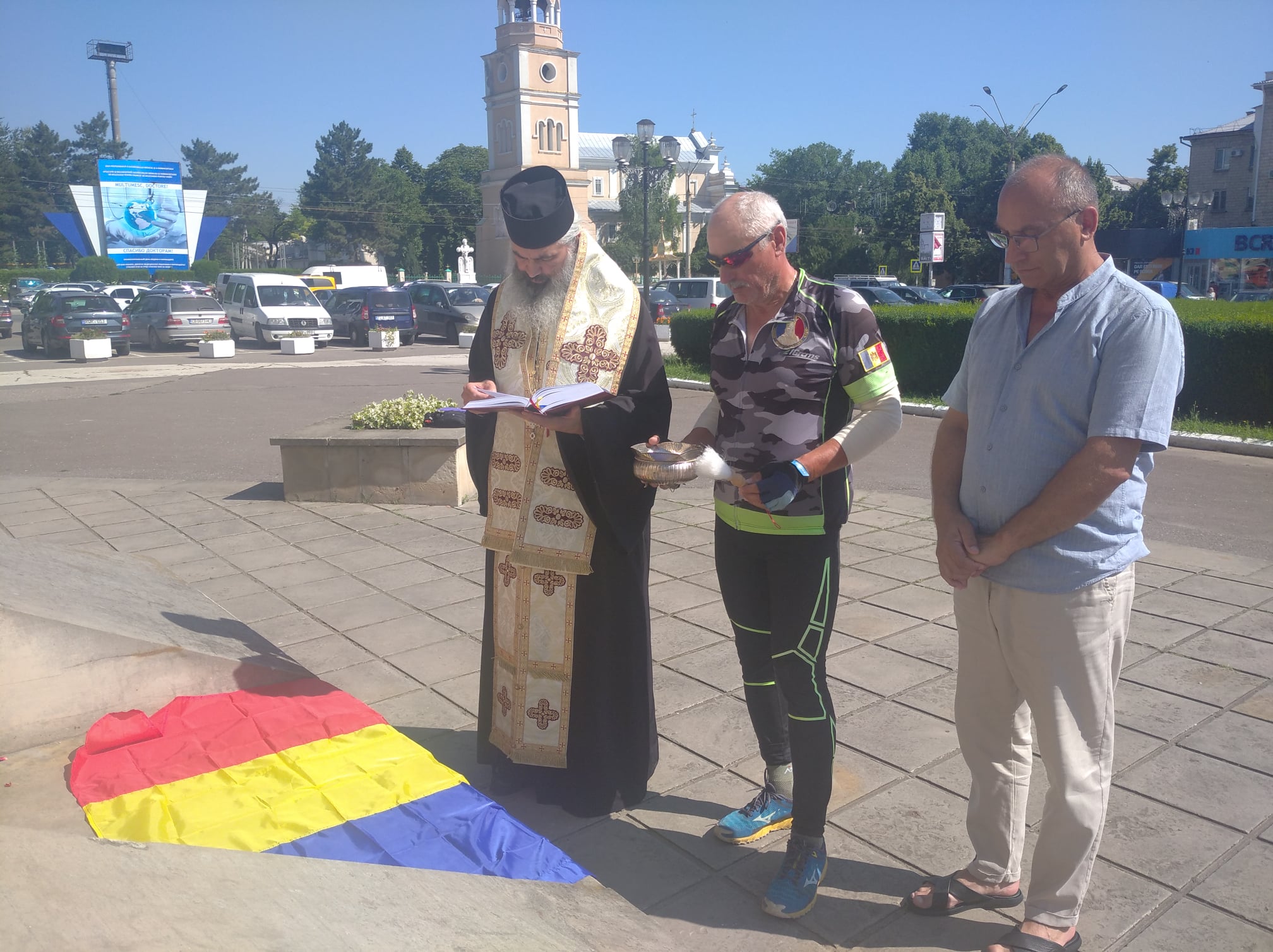 PS Antonie a sfințit tricolorul purtat în Turul Unirii