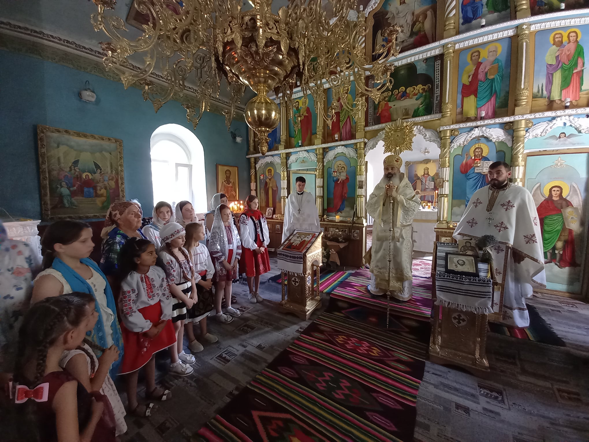 Liturghie arhierească în Parohia Burlănești - Edineț Liturghie arhierească în Parohia Burlănești - Edineț