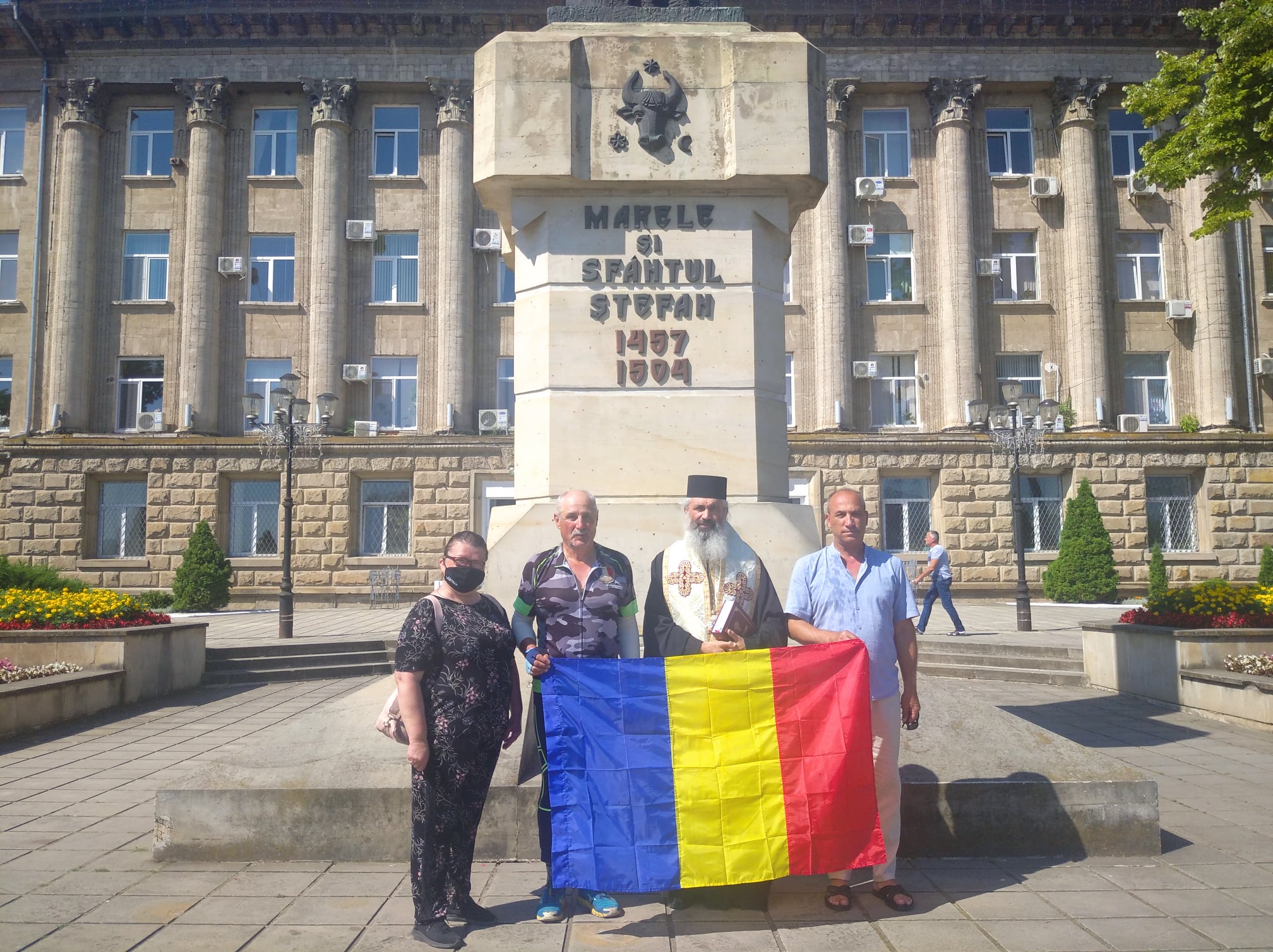 PS Antonie a sfințit tricolorul purtat în Turul Unirii