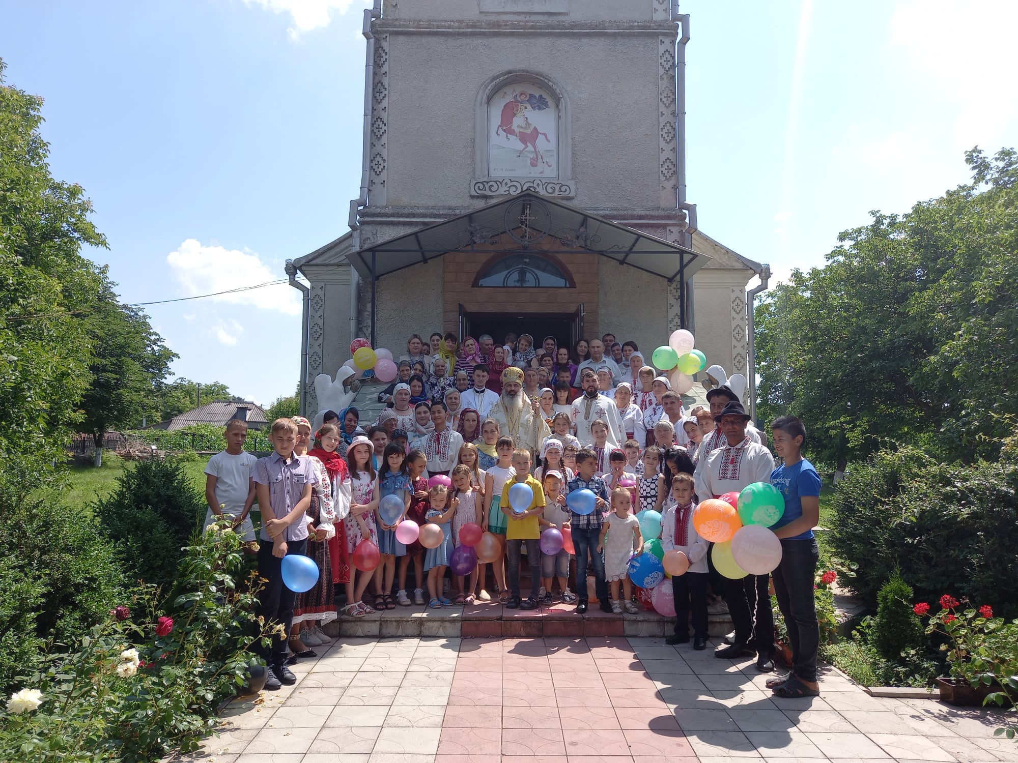 Liturghie arhierească în Parohia Burlănești - Edineț Liturghie arhierească în Parohia Burlănești - Edineț