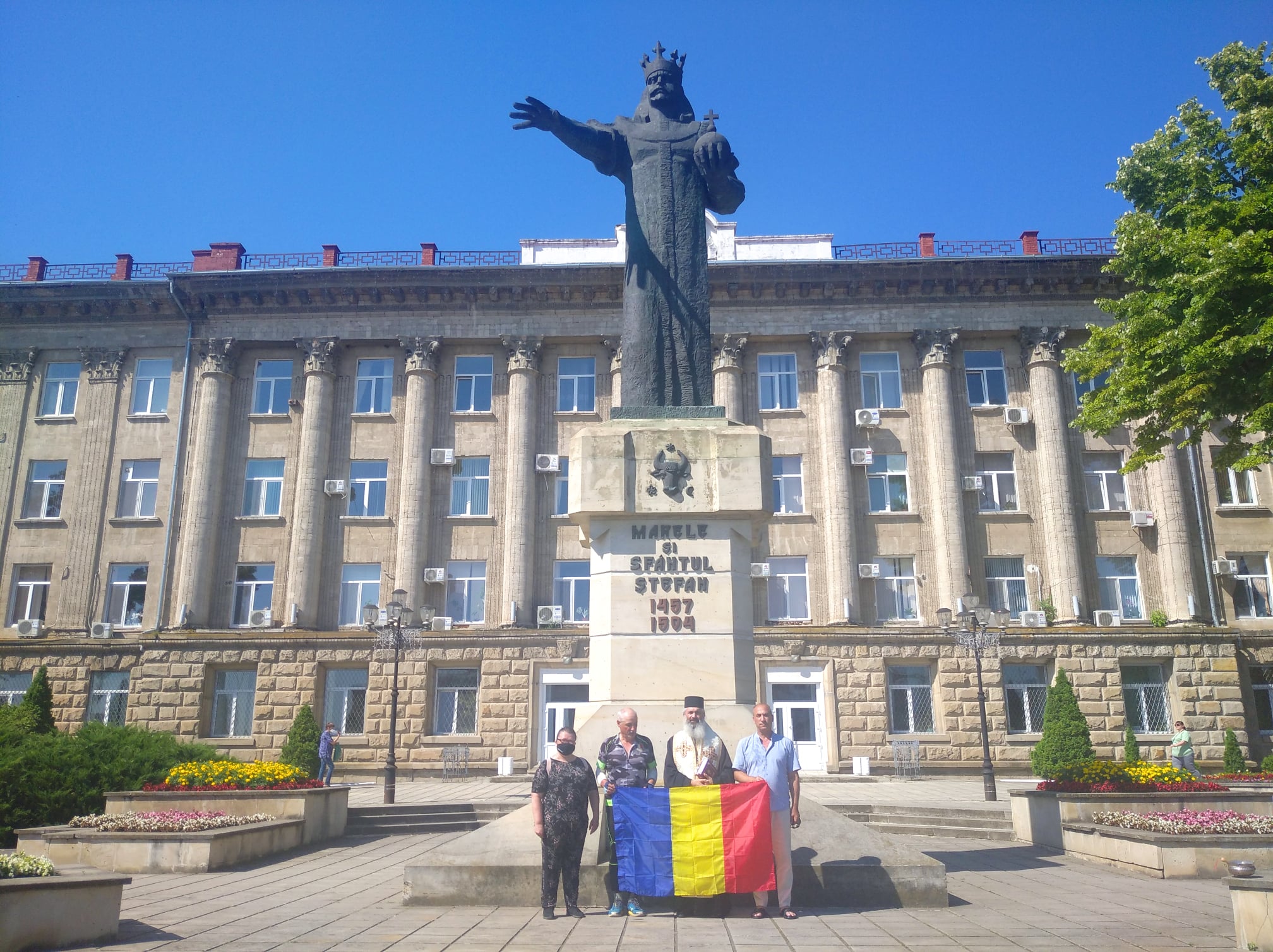 PS Antonie a sfințit tricolorul purtat în Turul Unirii