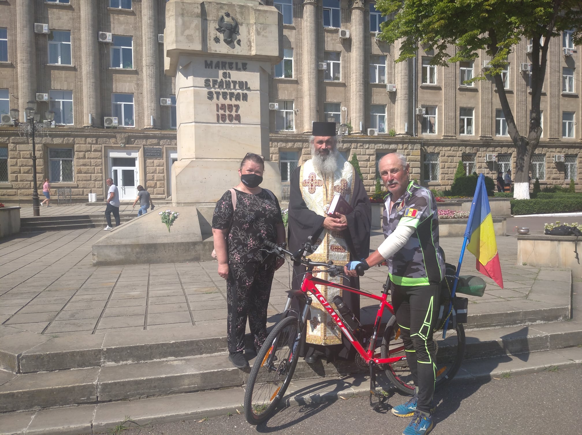 PS Antonie a sfințit tricolorul purtat în Turul Unirii