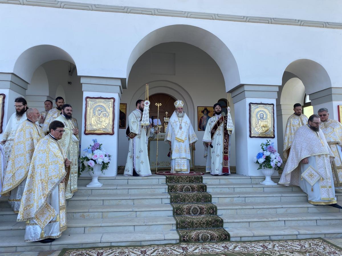 Biserica „Sfinții Arhangheli Mihail și Gavriil” din Calapodești, resfinţită de IPS Ioachim
