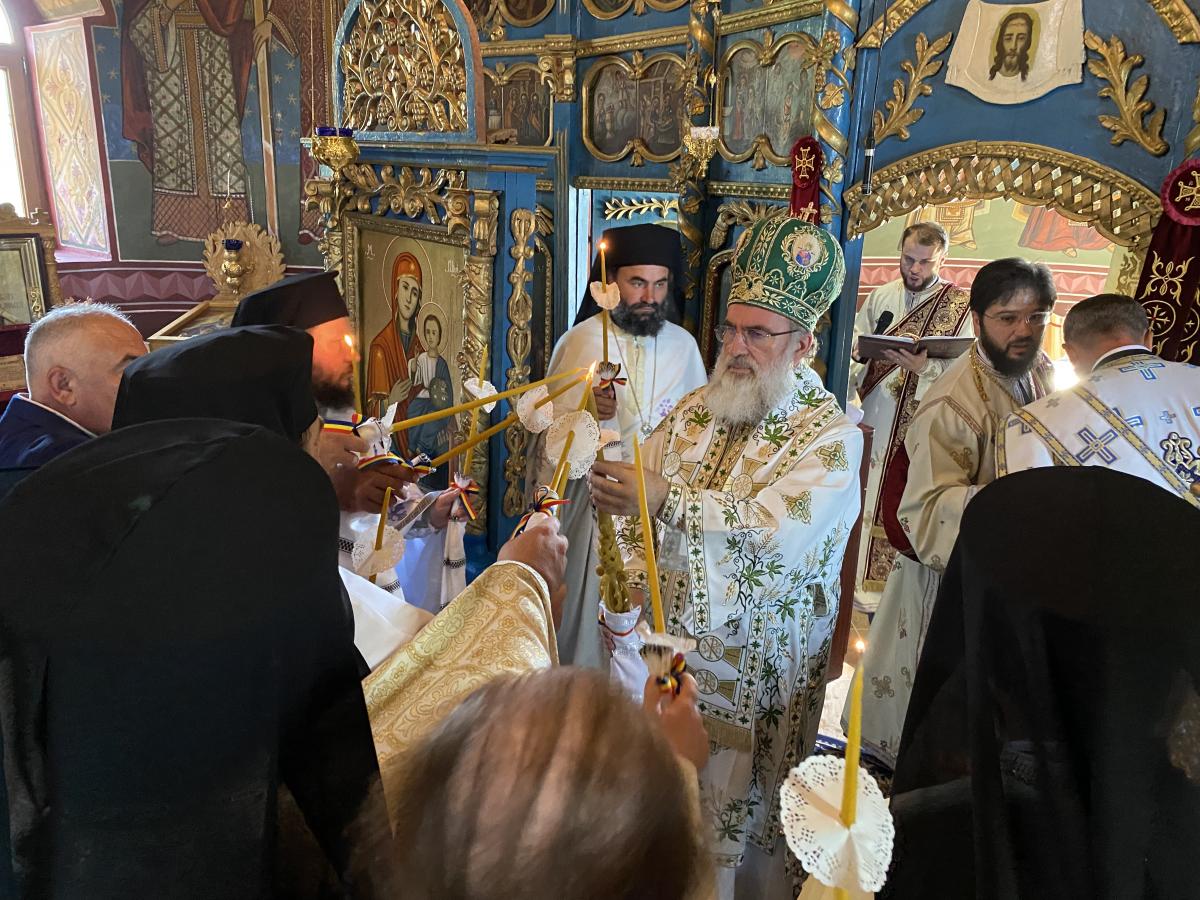 Biserica „Sfinții Arhangheli Mihail și Gavriil” din Calapodești, resfinţită de IPS Ioachim