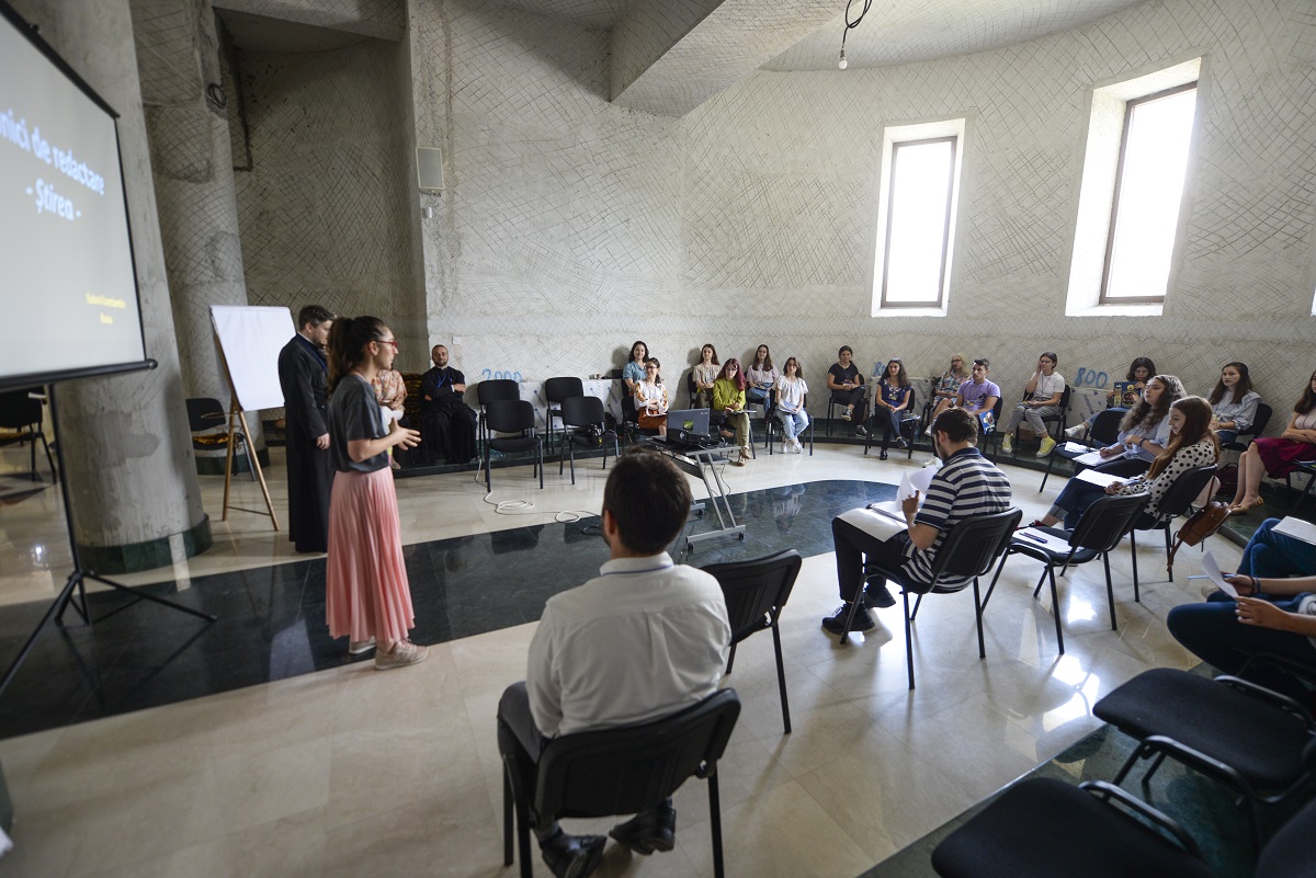 Atelier de public speaking la Catedrala din Onești: „Ne-am propus să gestionăm emoții, dar am dezlănțuit o mare de emoții la despărțire”