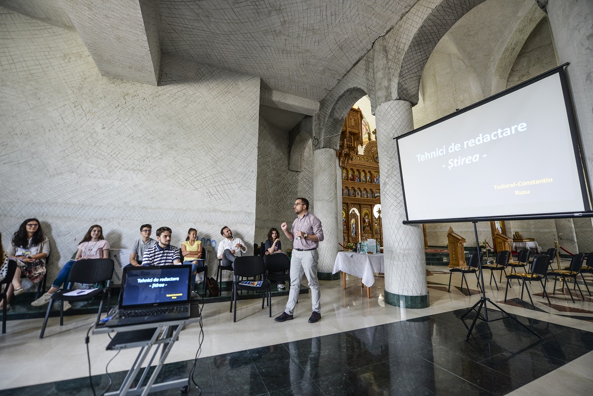 Atelier de public speaking la Catedrala din Onești: „Ne-am propus să gestionăm emoții, dar am dezlănțuit o mare de emoții la despărțire”