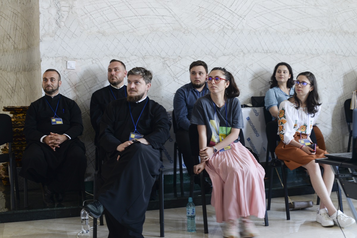 Atelier de public speaking la Catedrala din Onești: „Ne-am propus să gestionăm emoții, dar am dezlănțuit o mare de emoții la despărțire”