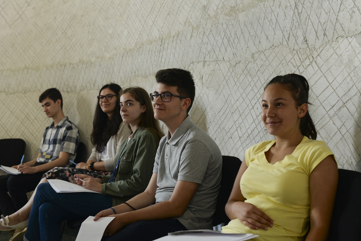 Atelier de public speaking la Catedrala din Onești: „Ne-am propus să gestionăm emoții, dar am dezlănțuit o mare de emoții la despărțire”