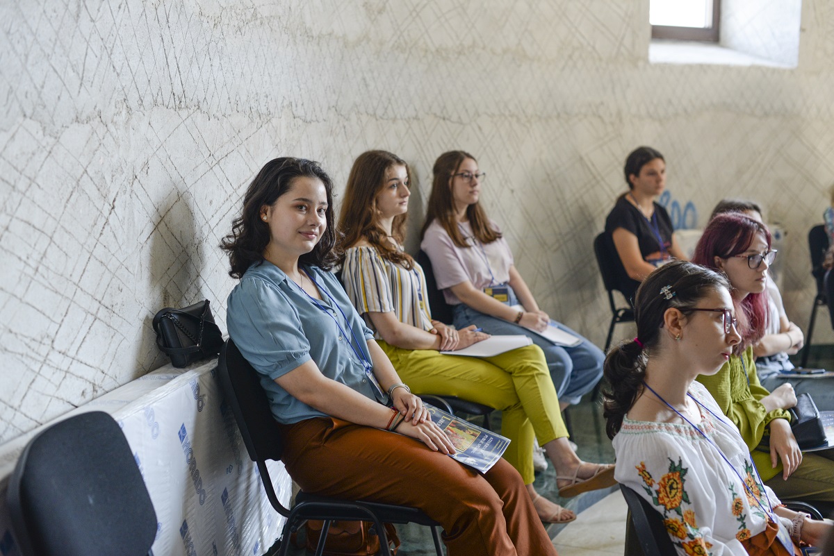 Atelier de public speaking la Catedrala din Onești: „Ne-am propus să gestionăm emoții, dar am dezlănțuit o mare de emoții la despărțire”