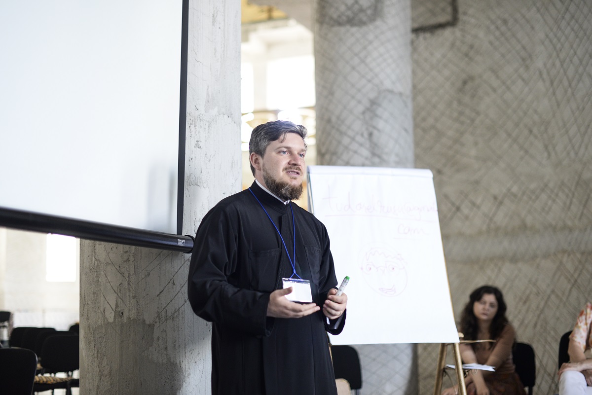 Atelier de public speaking la Catedrala din Onești: „Ne-am propus să gestionăm emoții, dar am dezlănțuit o mare de emoții la despărțire”