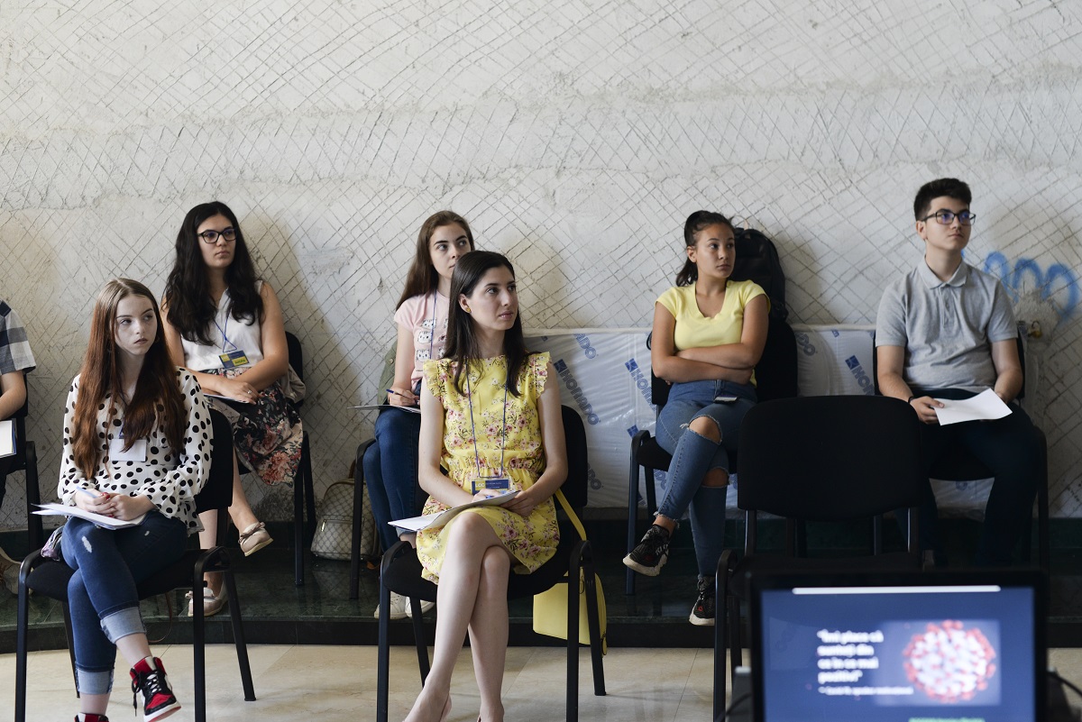 Atelier de public speaking la Catedrala din Onești: „Ne-am propus să gestionăm emoții, dar am dezlănțuit o mare de emoții la despărțire”