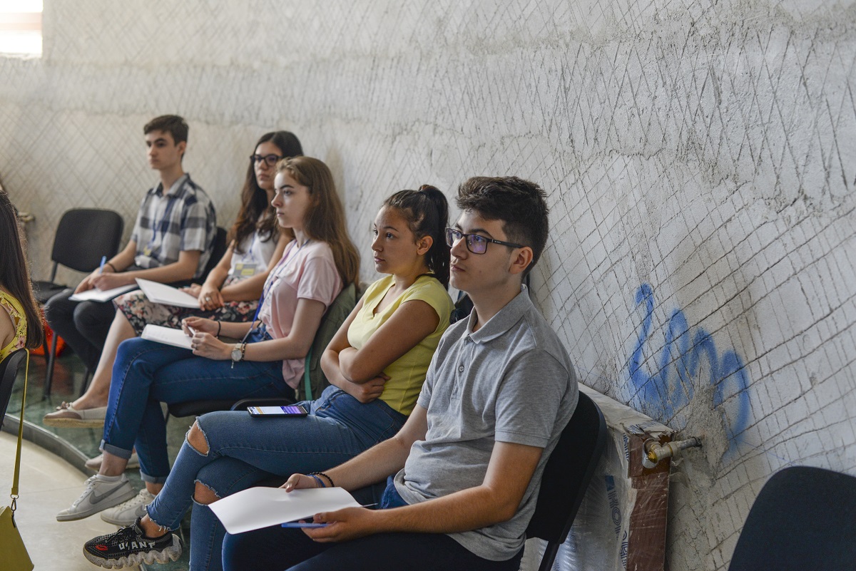 Atelier de public speaking la Catedrala din Onești: „Ne-am propus să gestionăm emoții, dar am dezlănțuit o mare de emoții la despărțire”