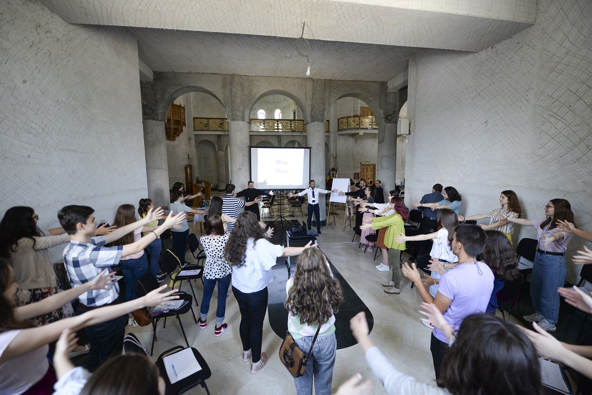 Atelier de public speaking la Catedrala din Onești: „Ne-am propus să gestionăm emoții, dar am dezlănțuit o mare de emoții la despărțire”
