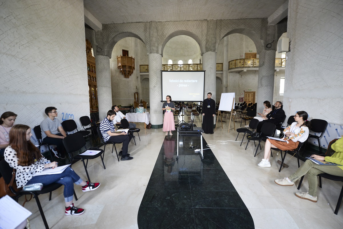 Atelier de public speaking la Catedrala din Onești: „Ne-am propus să gestionăm emoții, dar am dezlănțuit o mare de emoții la despărțire”