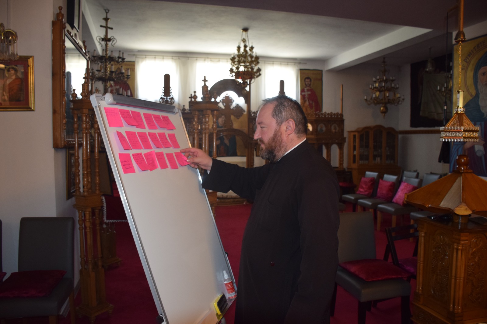 Atelier catehetic pentru preoții din Piatra Neamț și Roznov