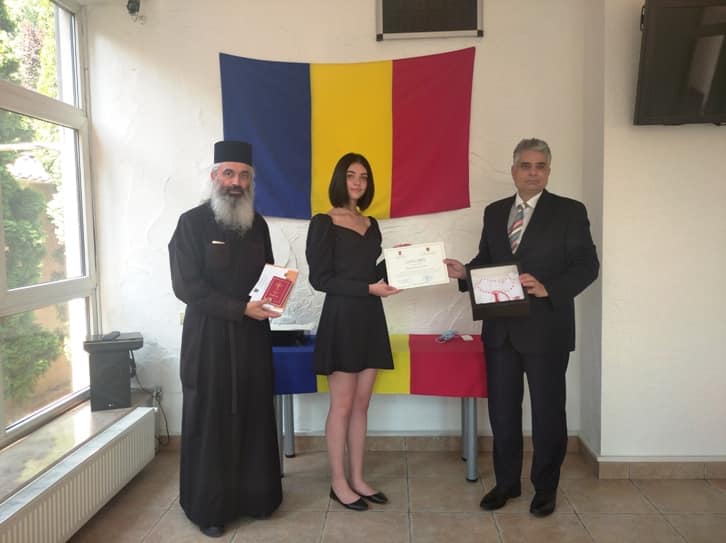 Episcopia de Bălţi a gratificat elevele de la liceele din Bălţi care au promovat Bacalaureatul 2021 cu nota 10