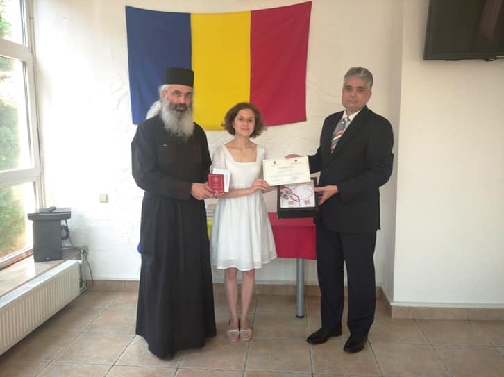 Episcopia de Bălţi a gratificat elevele de la liceele din Bălţi care au promovat Bacalaureatul 2021 cu nota 10