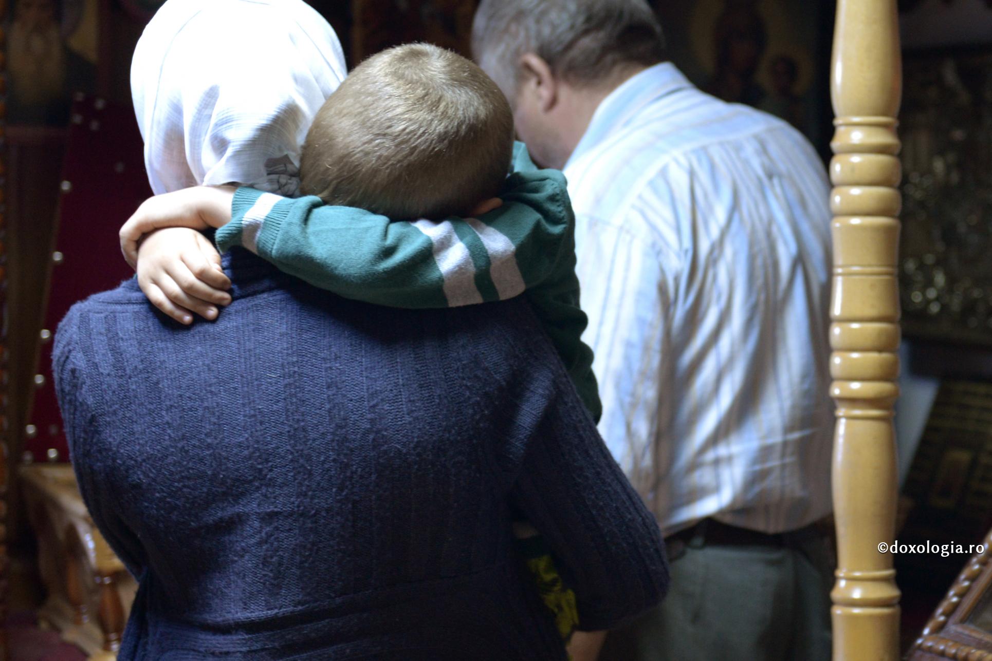 Unui părinte care a căutat peste tot leac pentru fiul său