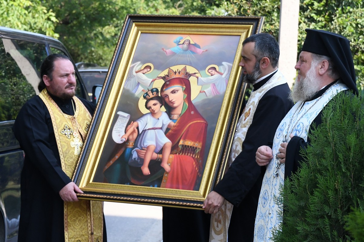 O copie a icoanei Maicii Domnului de la Hadâmbu, dăruită Mănăstirii Chirilovca