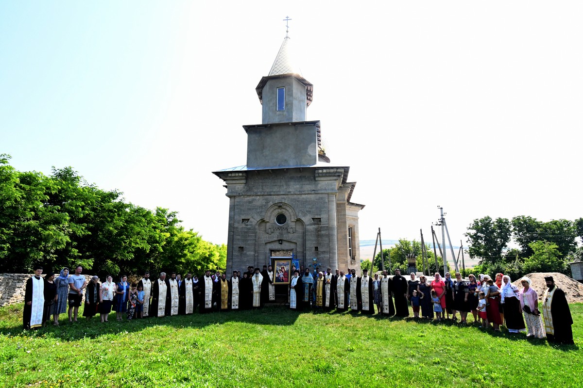 O copie a icoanei Maicii Domnului de la Hadâmbu, dăruită Mănăstirii Chirilovca