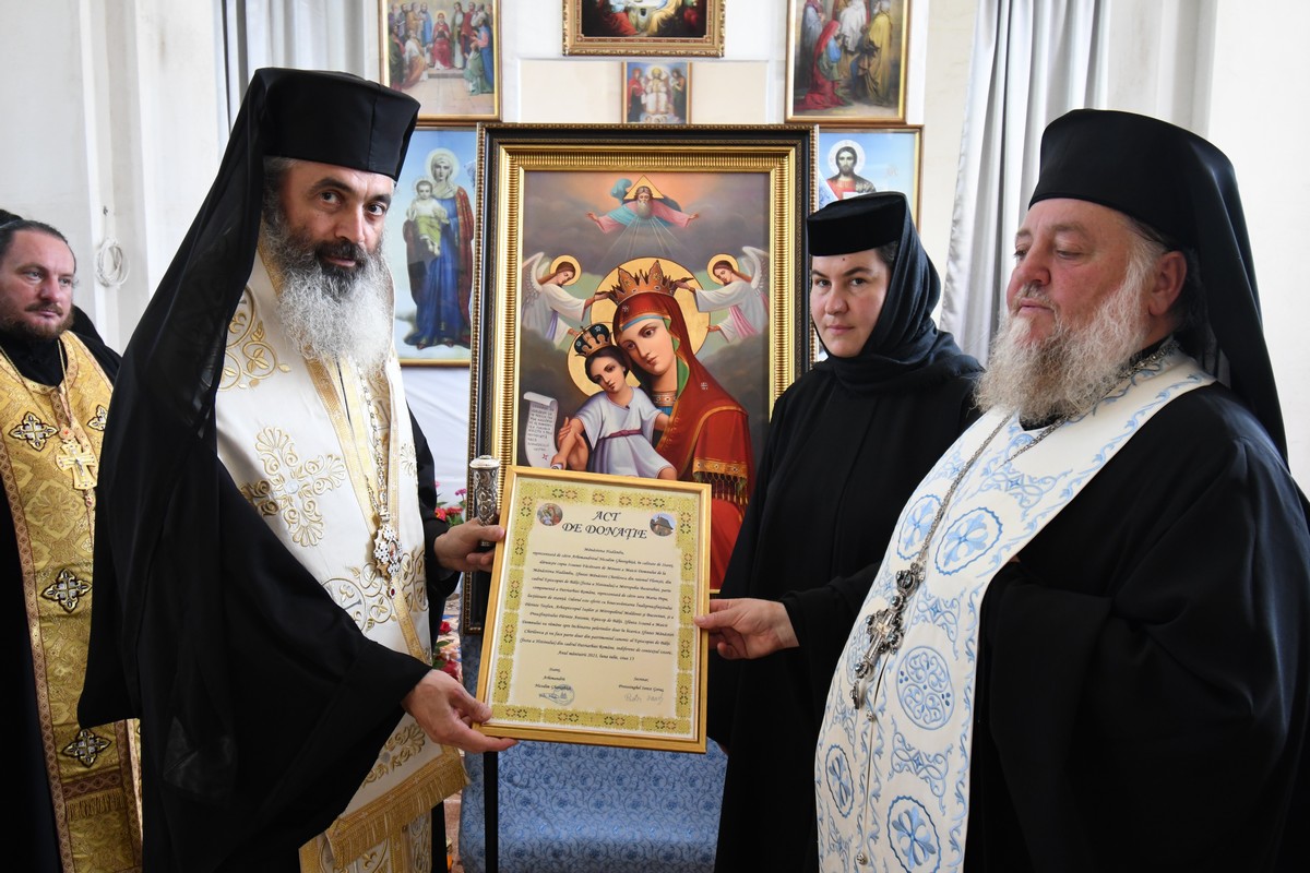 O copie a icoanei Maicii Domnului de la Hadâmbu, dăruită Mănăstirii Chirilovca