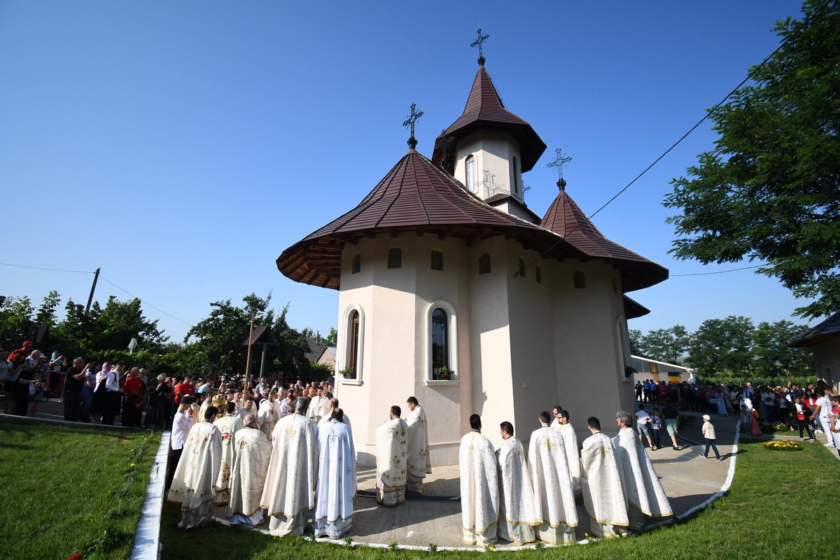 PS Nichifor Botoșăneanul a sfințit biserica filiei Broșteni a Parohiei Iacobeni
