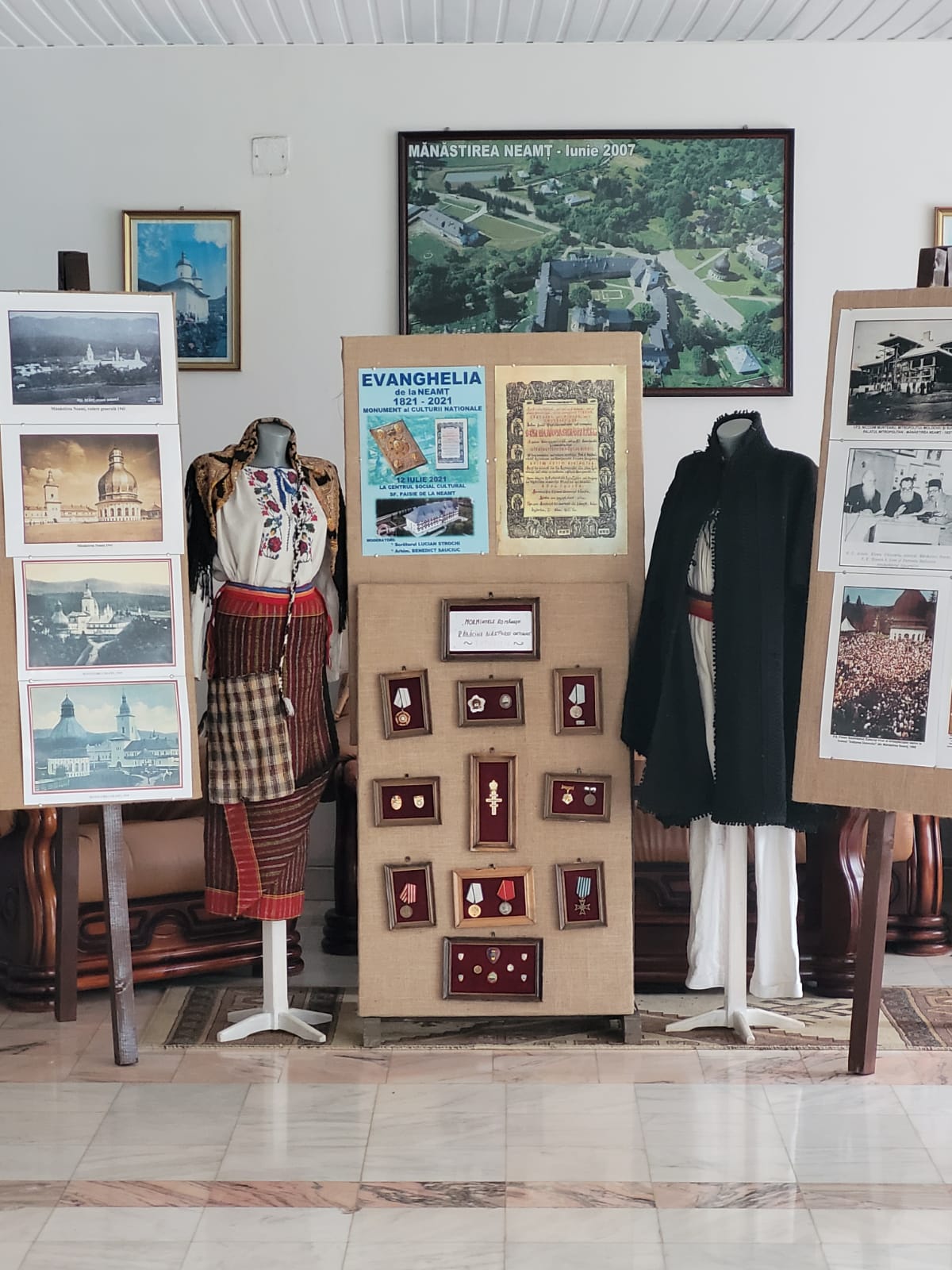 200 de ani de la tipărirea Evangheliei de la Neamț, marcați printr-un simpozion și o expoziție de fotografie veche