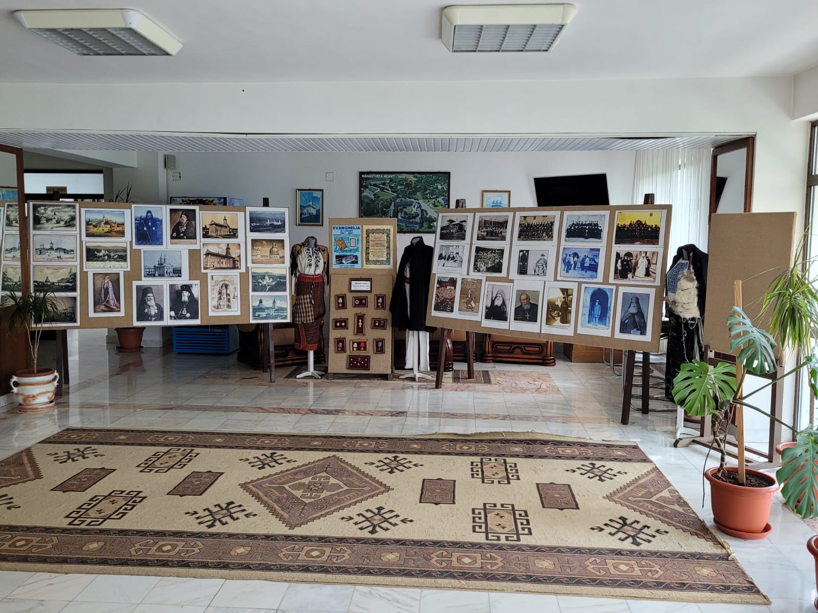 200 de ani de la tipărirea Evangheliei de la Neamț, marcați printr-un simpozion și o expoziție de fotografie veche