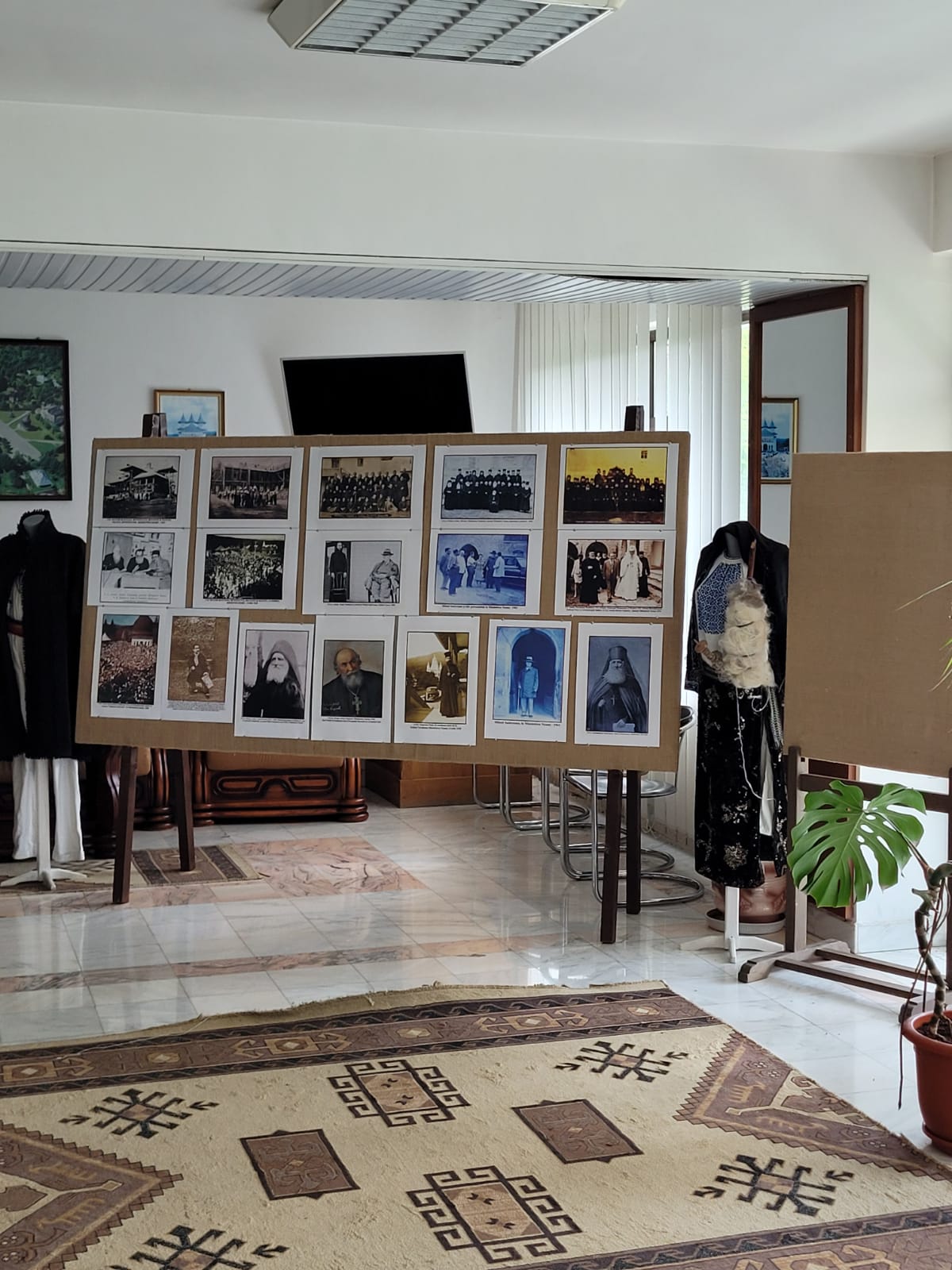 200 de ani de la tipărirea Evangheliei de la Neamț, marcați printr-un simpozion și o expoziție de fotografie veche