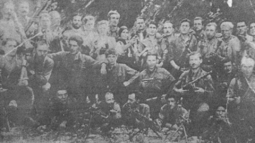Grupul Macoveiciuc/ Sursă foto: arboroasa.org Dezvelirea primului edificiu comemorativ închinat Rezistenței armate anticomuniste din Bucovina