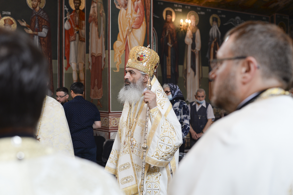 Slujire arhierească la hramul Bisericii „Binecredinciosul Voievod Ştefan cel Mare şi Sfânt” din Iaşi