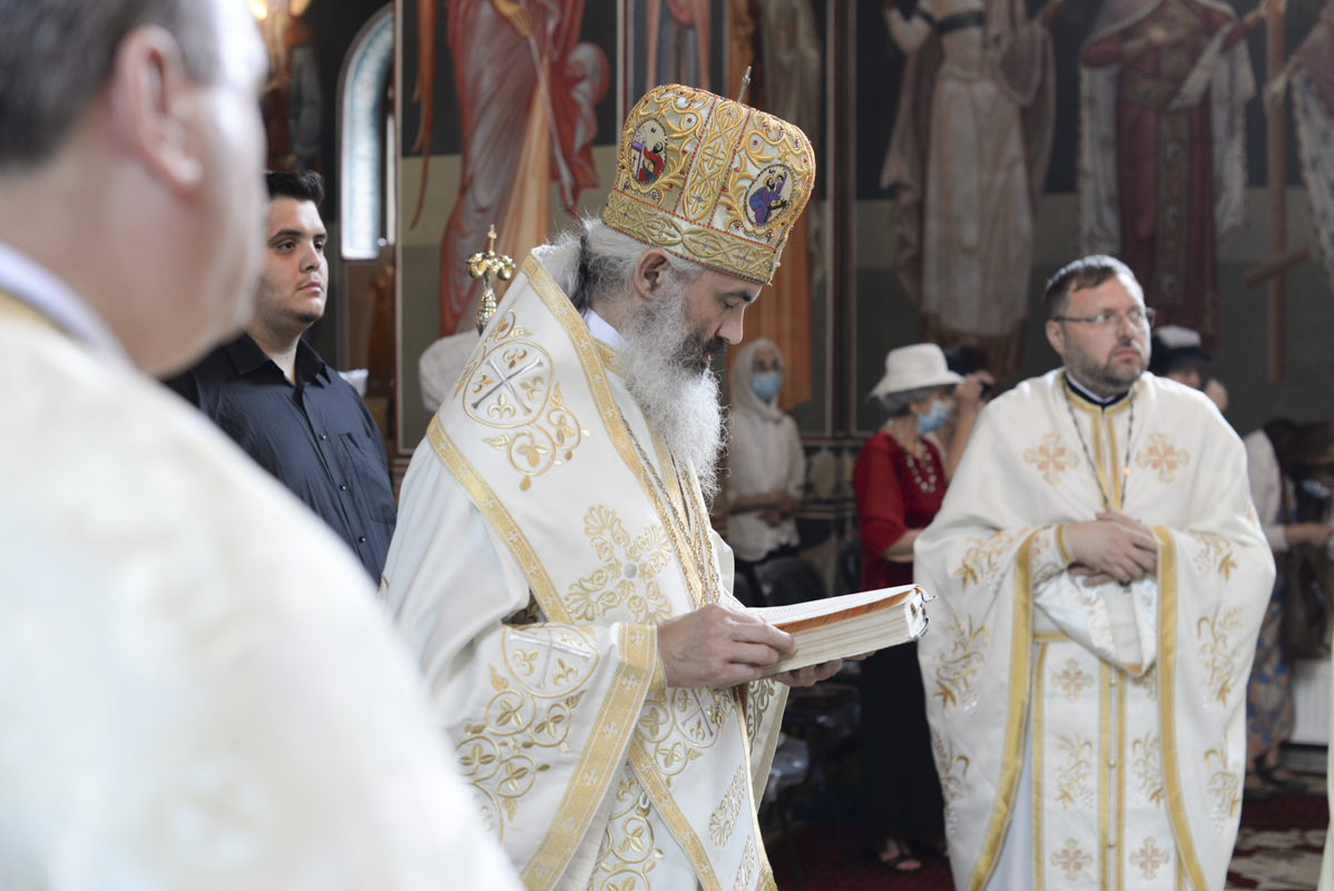 Slujire arhierească la hramul Bisericii „Binecredinciosul Voievod Ştefan cel Mare şi Sfânt” din Iaşi