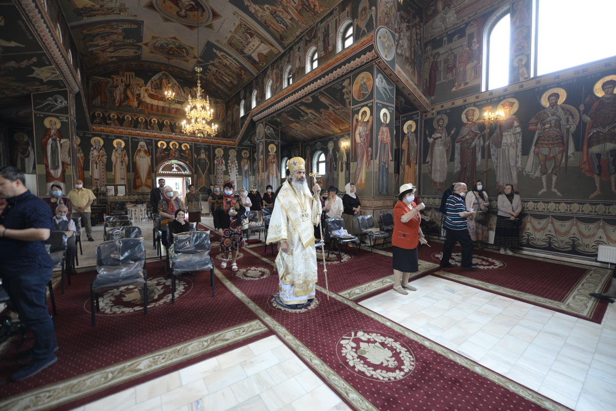Slujire arhierească la hramul Bisericii „Binecredinciosul Voievod Ştefan cel Mare şi Sfânt” din Iaşi