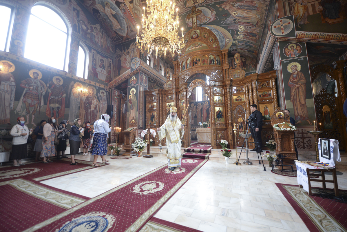 Slujire arhierească la hramul Bisericii „Binecredinciosul Voievod Ştefan cel Mare şi Sfânt” din Iaşi