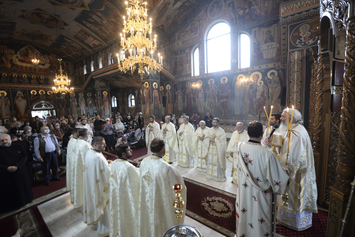 Slujire arhierească la hramul Bisericii „Binecredinciosul Voievod Ştefan cel Mare şi Sfânt” din Iaşi