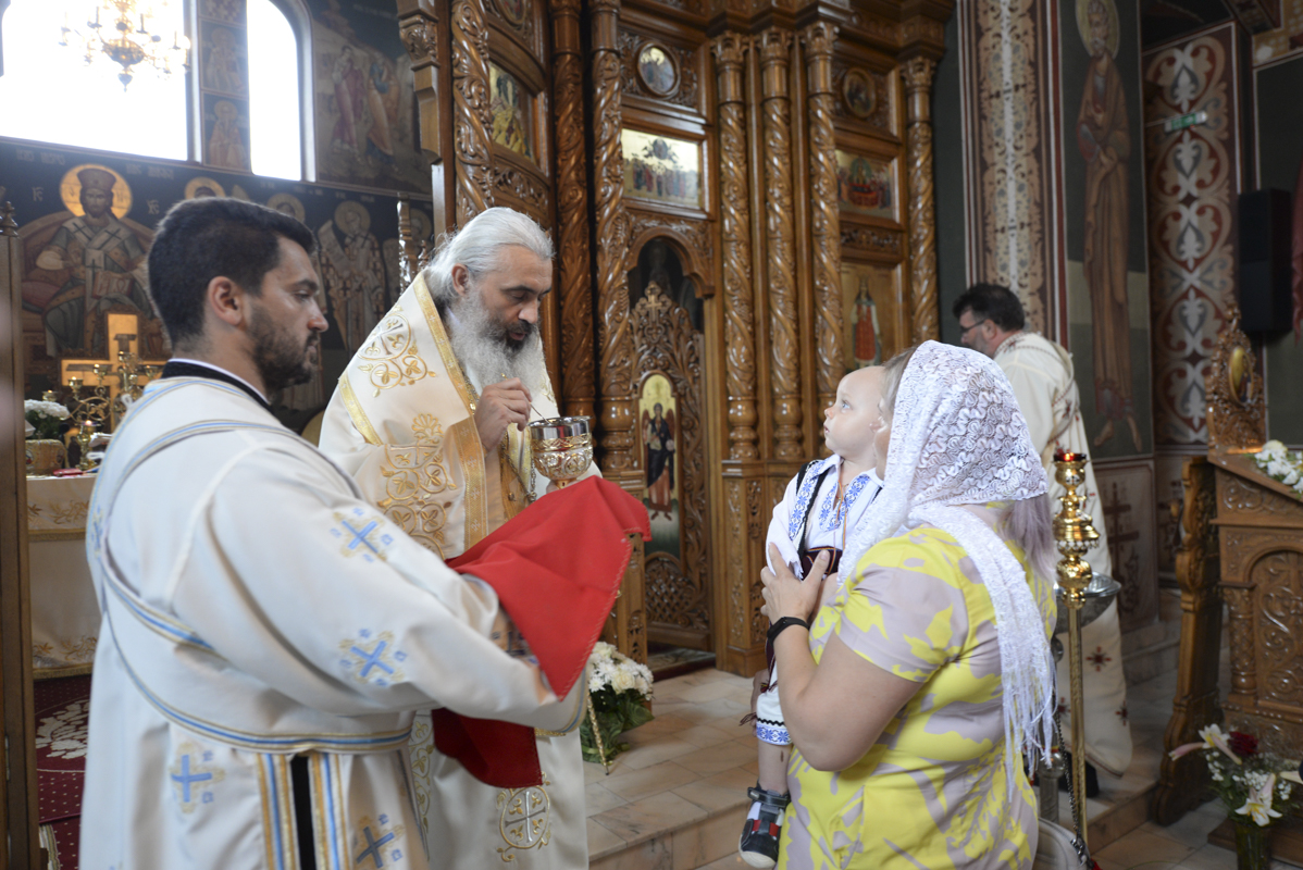 Slujire arhierească la hramul Bisericii „Binecredinciosul Voievod Ştefan cel Mare şi Sfânt” din Iaşi