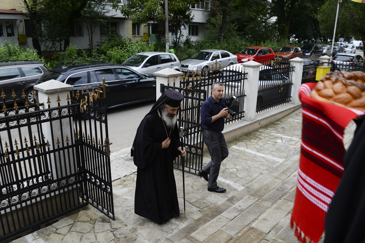 Slujire arhierească la hramul Bisericii „Binecredinciosul Voievod Ştefan cel Mare şi Sfânt” din Iaşi