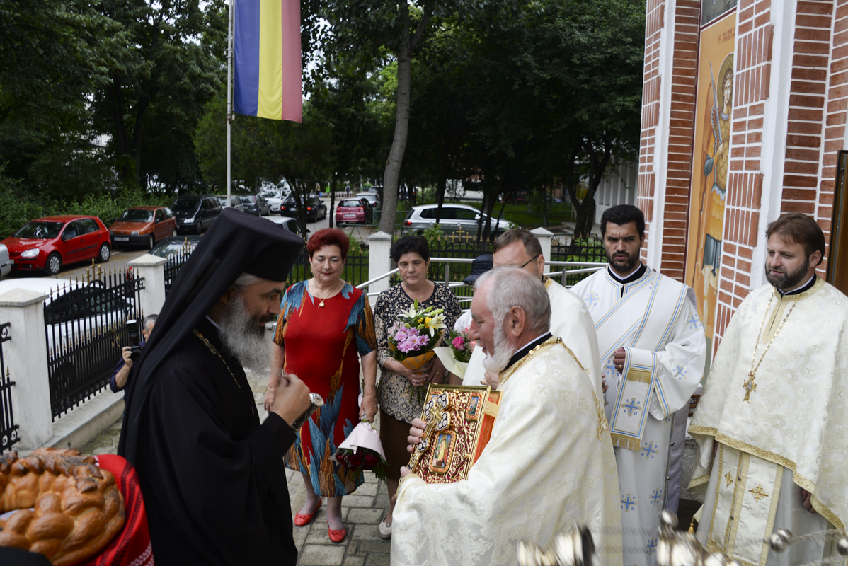 Slujire arhierească la hramul Bisericii „Binecredinciosul Voievod Ştefan cel Mare şi Sfânt” din Iaşi