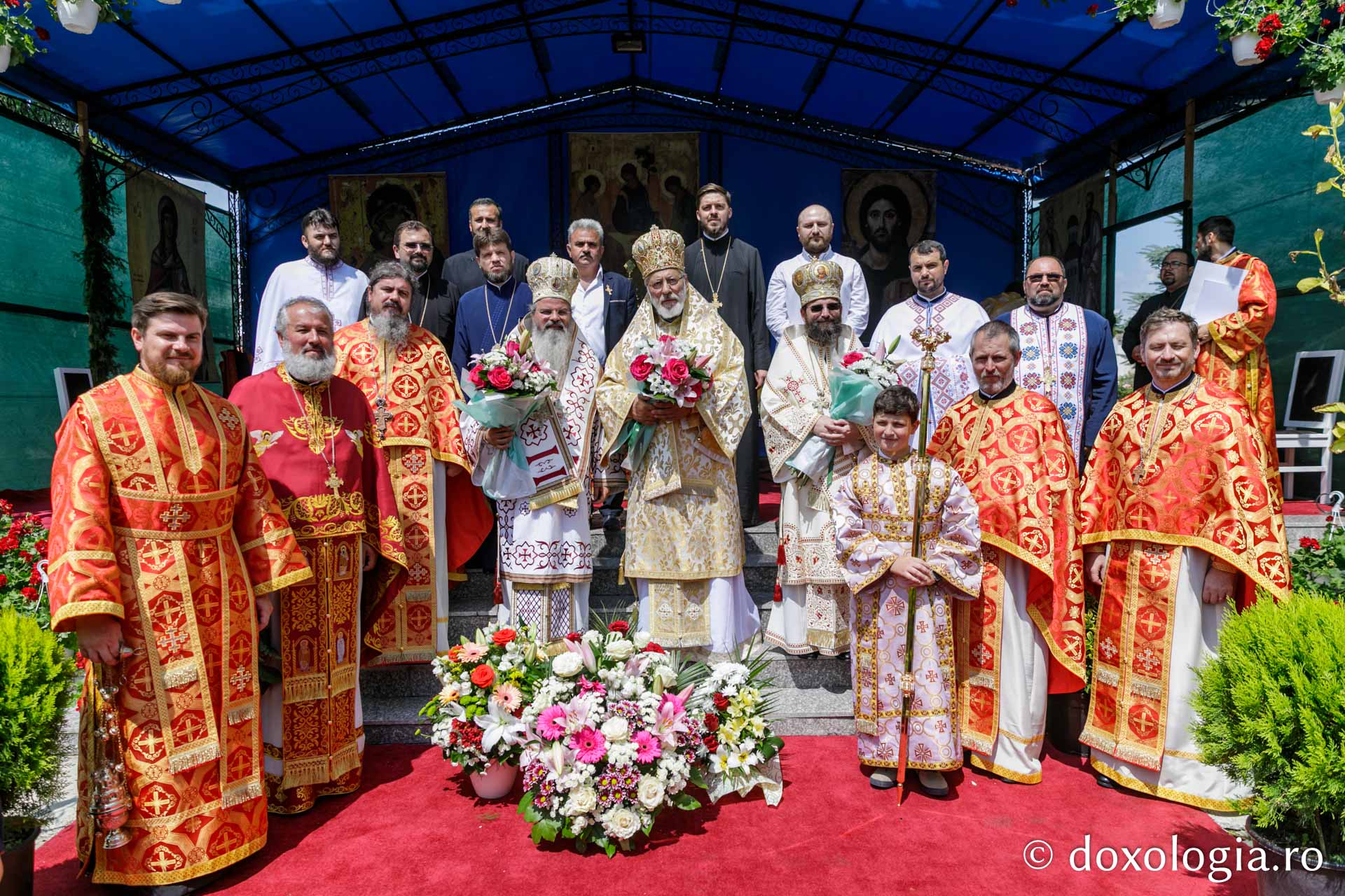 Sărbătoarea Sfintei Mari Mucenițe Chiriachi, hramul Catedralei Episcopale din Huși. IPS Calinic: „Ne întâlnim cu Domnul pe drumul bunătății! Să Îi zâmbim lui Dumnezeu!”
