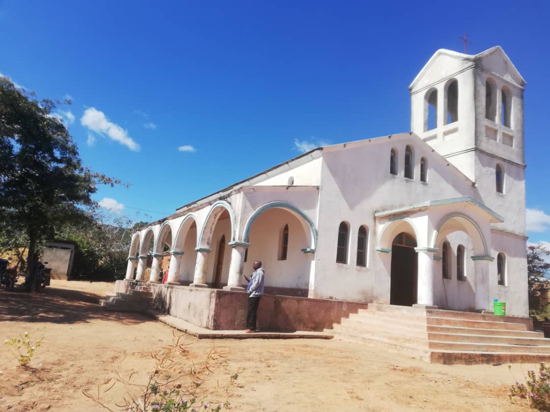 Ilalasimba, locul în care dorm leii Ilalasimba, locul în care dorm leii