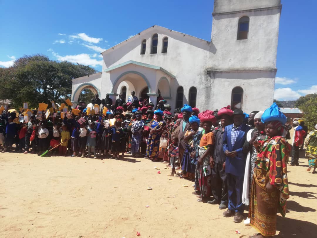 Ilalasimba, locul în care dorm leii Ilalasimba, locul în care dorm leii