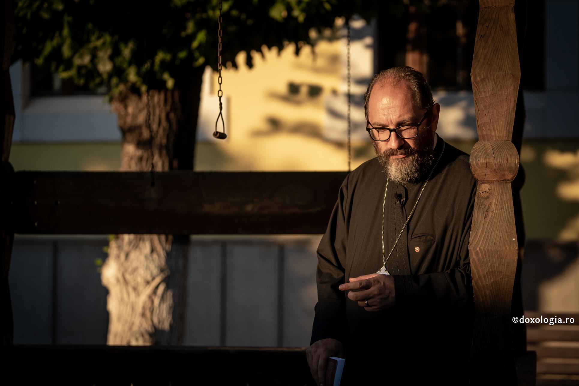 Foto: Constantin Comici (Video) „Încercați să nu vă mai certați pentru nimicuri” – Pr. Constantin Necula