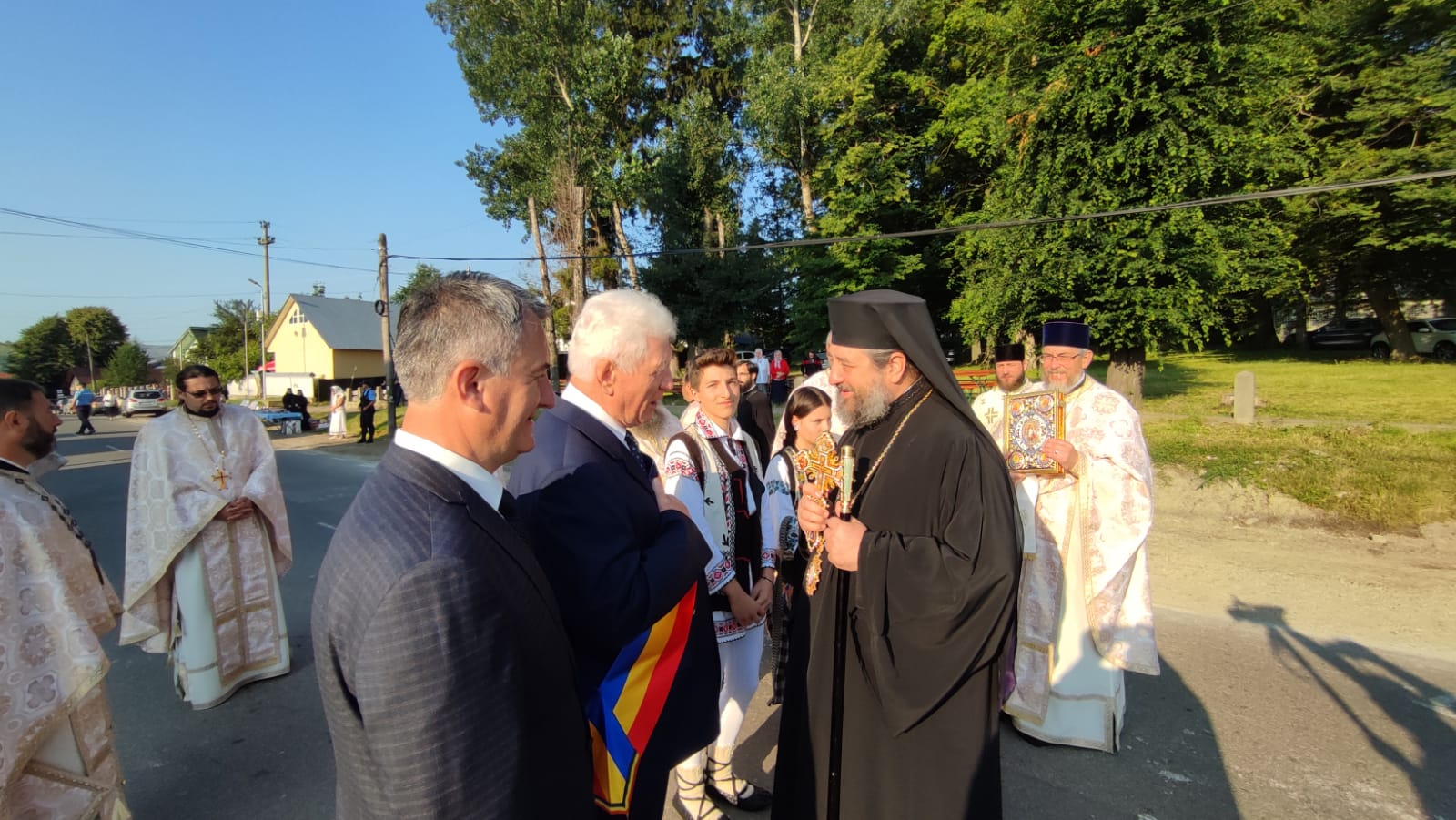 Resfințire de pictură și sfințire de complex parohial, la Parohia nemțeană Grumăzești Resfințire de pictură și sfințire de complex parohial, la Parohia nemțeană Grumăzești